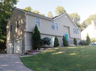 9 Ledgewood Ct, Norwich, CT 06360