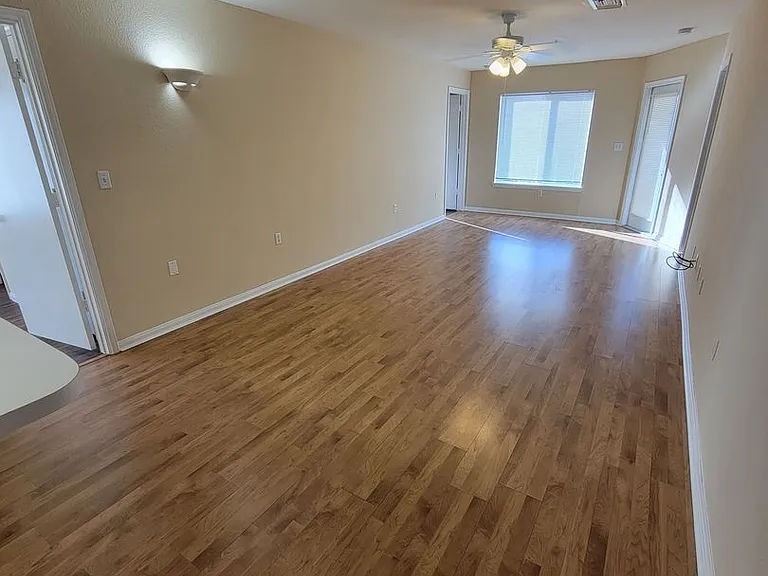 529 Sw Pkwy #301 — Photo 7
