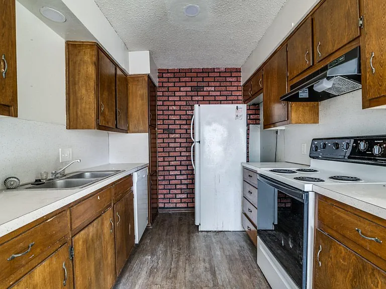 412 Craddock Ave — Photo 5