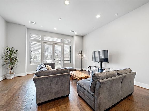 5th image of 5713 Larkin St #A