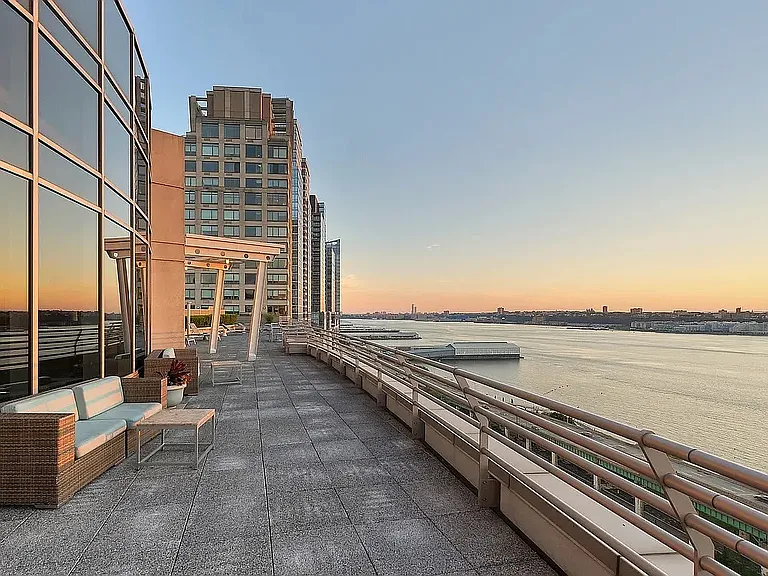 120 Riverside Blvd #10P — Photo 11