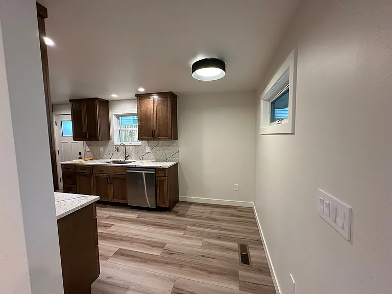 1019 Wilson St — Photo 18