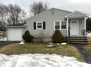 80 Coolidge Rd, North Syracuse, NY 13212