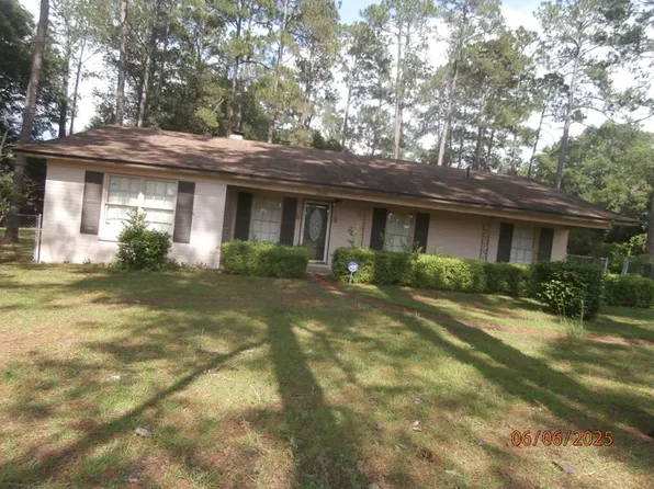 2124 Longleaf Dr, Albany, GA 31721