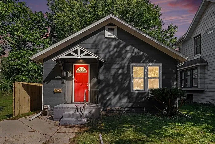 702 Fenimore Ave