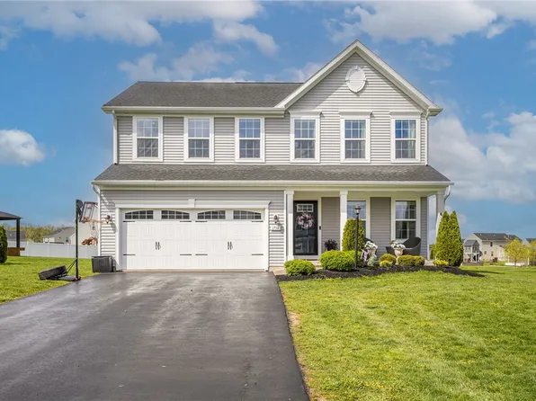 1716 Jasper Dr, Farmington, NY 14425