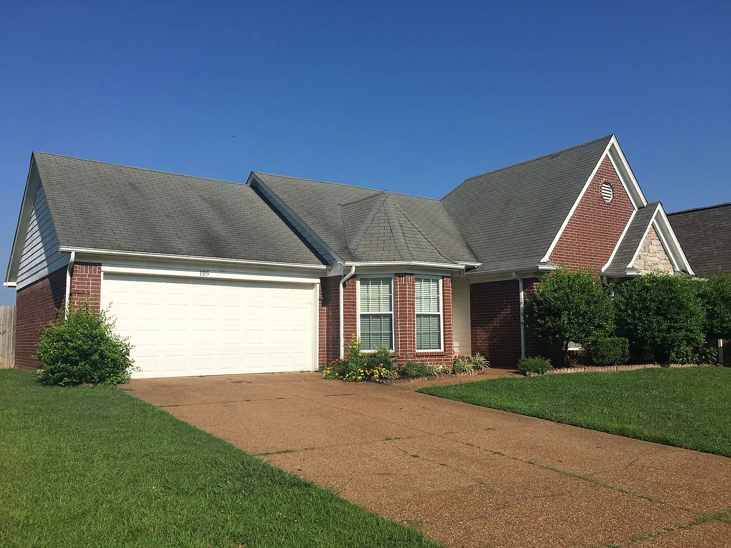 Charming Cordova home off Houston Levee. Huge fenced in back yard! — Photo 2