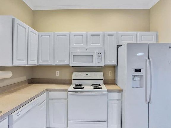 3rd image of 11180 Windsor Place Cir