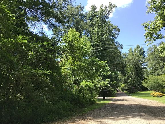 5th image of 145 Red Oak Ln