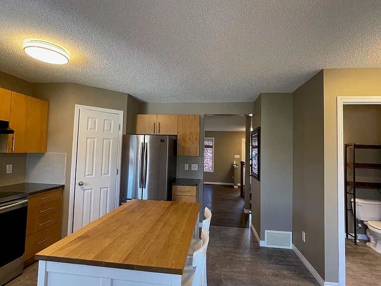 7685 Schmid Cres NW — Photo 23