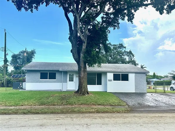 2241 N 57th Way, Hollywood, FL 33021