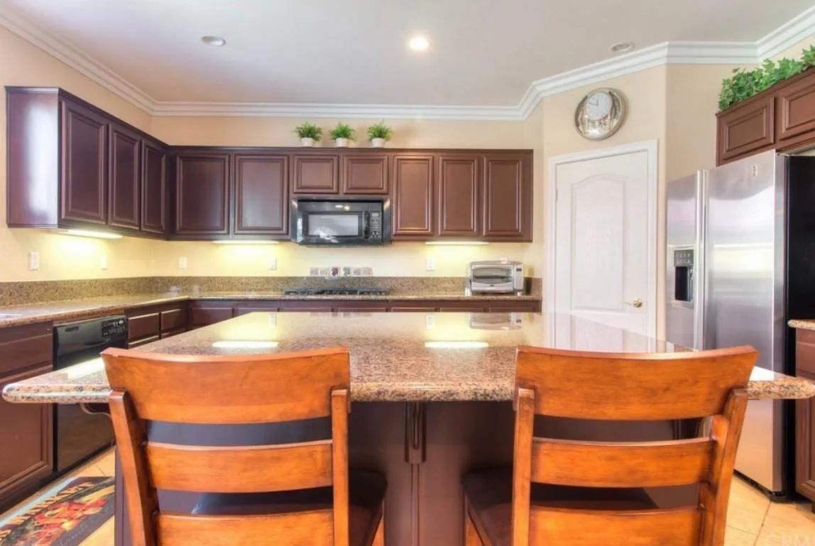 1 bed, 300 sqft, $899 — Photo 3