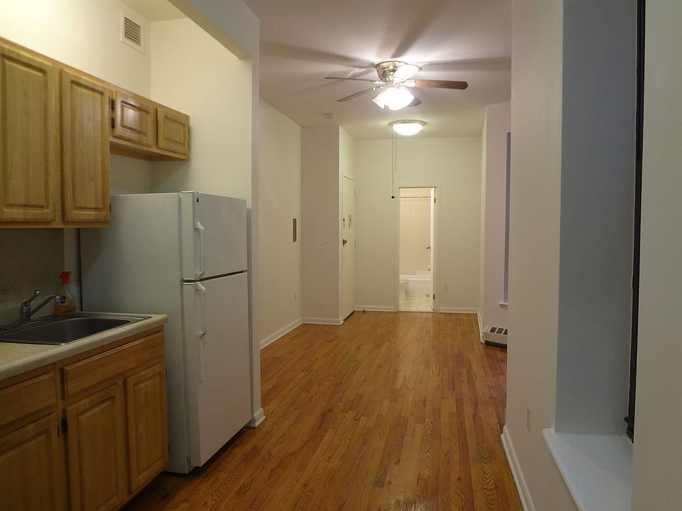2nd image of 214 W 108th St APT D5