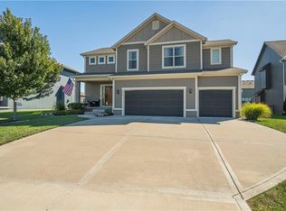 1813 NE Riley Dr, Lees Summit, MO 64086