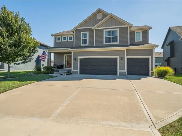 1813 NE Riley Dr, Lees Summit, MO 64086