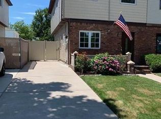 710 Drumgoole Rd W, Staten Island, NY 10312