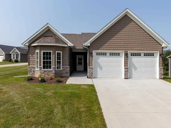 5120 Pandit Dr, Bettendorf, IA 52722