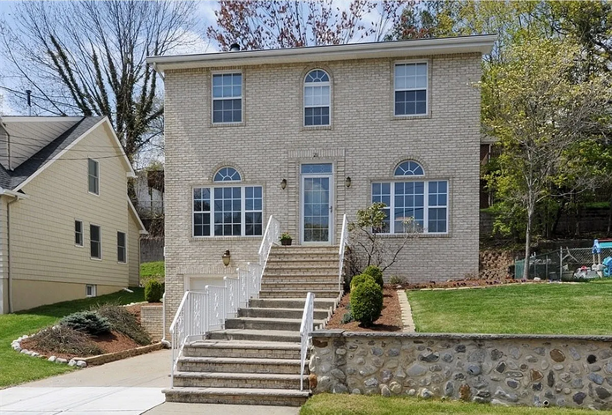 21 Whitman St photo 1