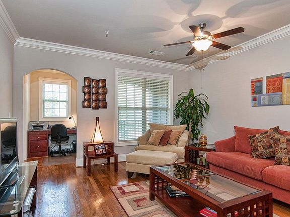 Office nook near the family 