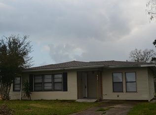 917 Temple Dr, Hitchcock, TX 77563