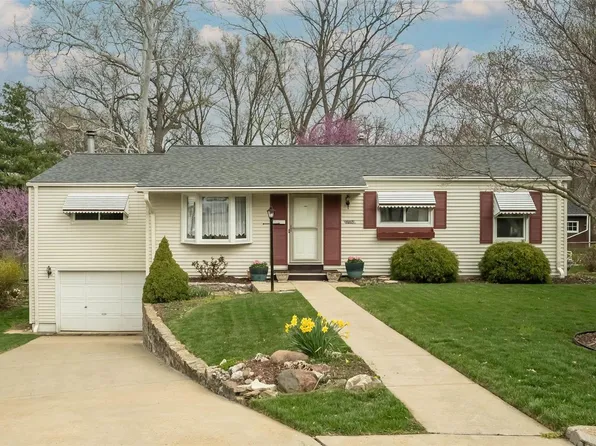 1663 Carey Ct, Hazelwood, MO 63042