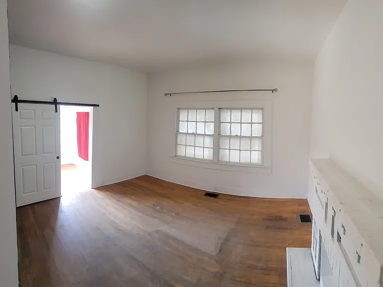 1311 S Person St — Photo 4