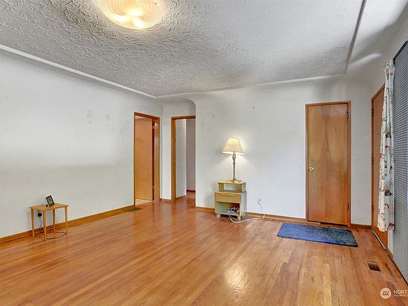 5th image of 5404 NW Harney Street