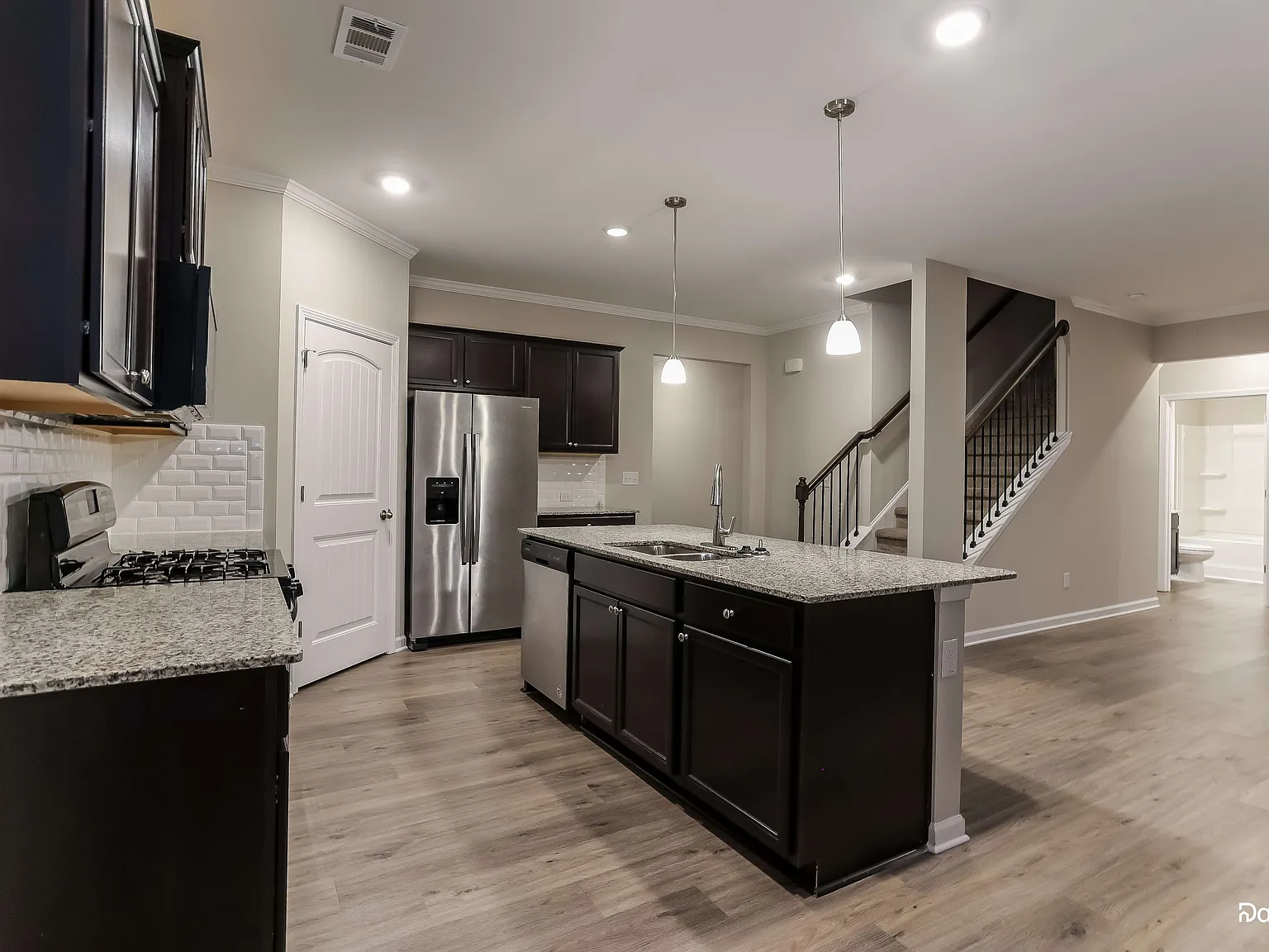 5 bed, 3.0 bath, 2496 sqft, $2,550 — Photo 3