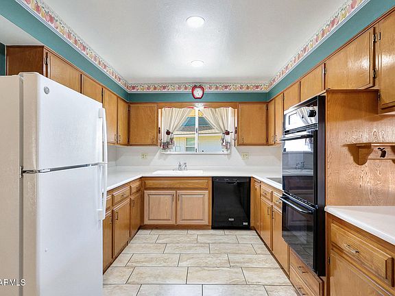 3rd image of 10326 W CARON Drive