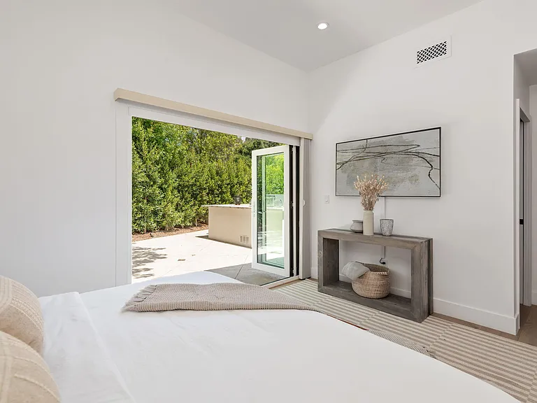 2402 Calle Montilla — Photo 34