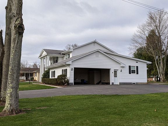 5th image of 210 Beechwood Dr