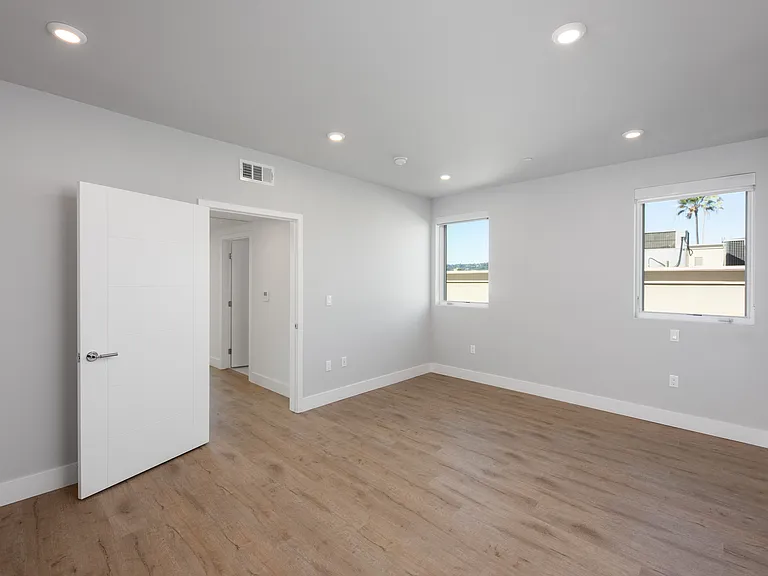 1070 S Holt Ave — Photo 17