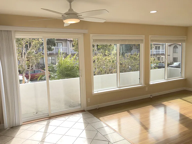 419 Avenue G — Photo 2