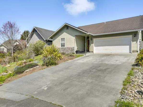 4875 Amigo Ct, Eureka, CA 95503