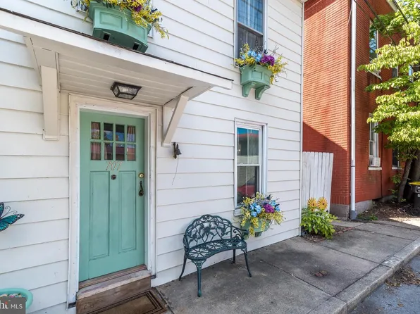 707 Wayside Way, Riegelsville, PA 18077