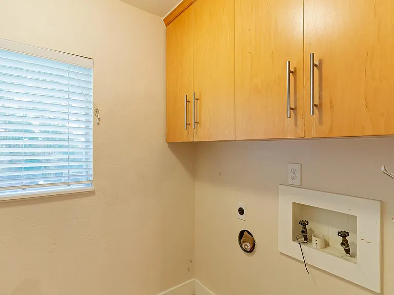 washer & dryer hook ups