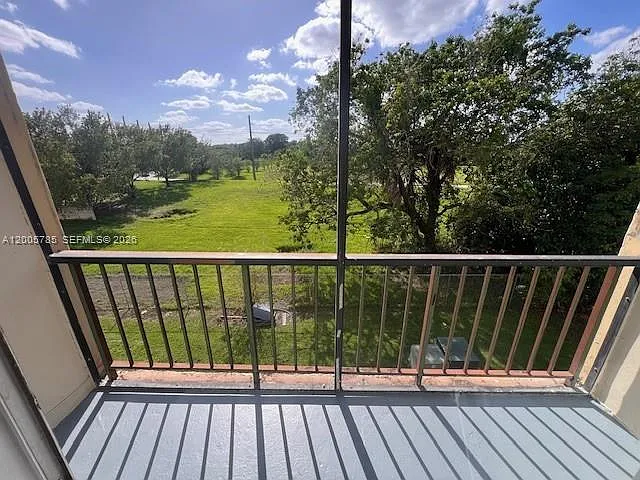 Building Photo - 8870 Fontainebleau Blvd #307