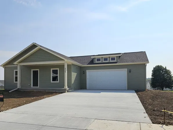 825 Karsten Dr, Horicon, WI 53032