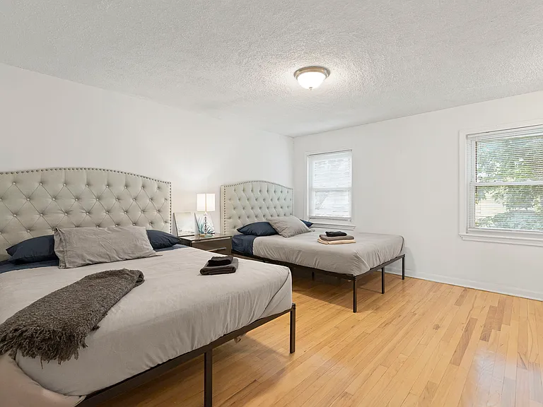 1011 W 38th St #A — Photo 17