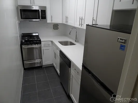 Rented by City Connections Realty | media 16