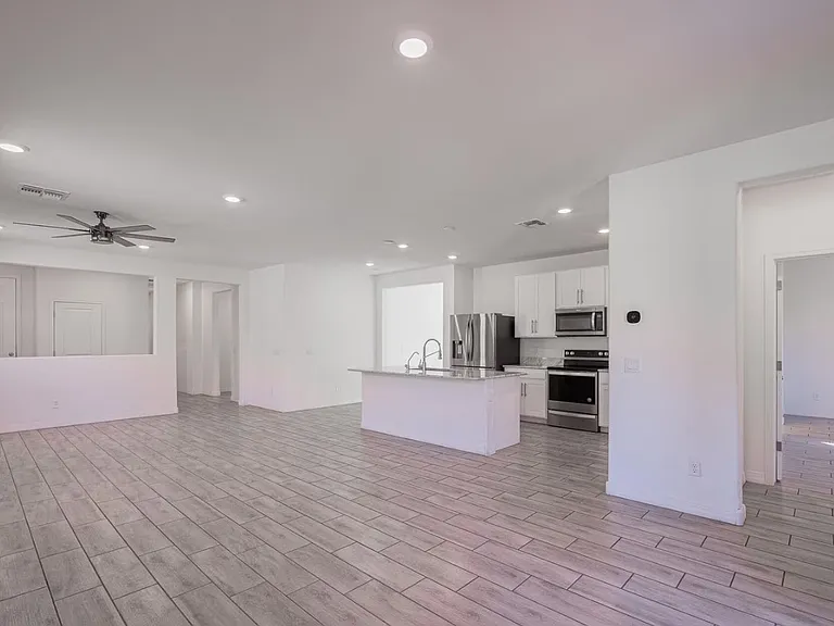 5726 S 30th Gln — Photo 10