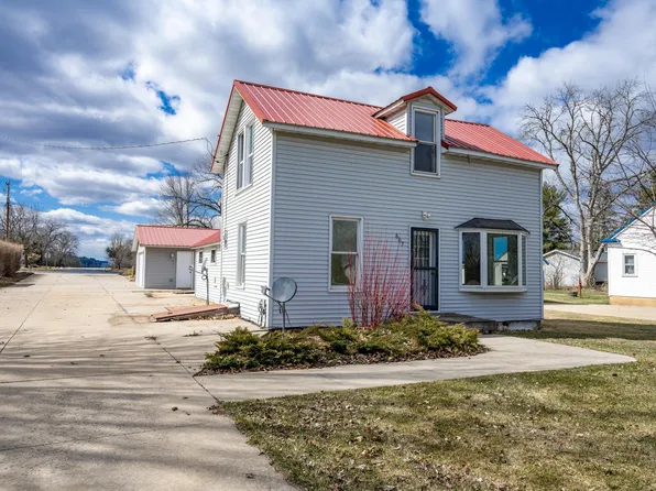 607 N Main St, Necedah, WI 54646
