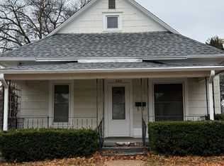 823 8th St, Fairbury, NE 68352