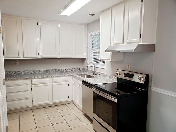 2nd image of 2124 Valley Oaks Dr SE