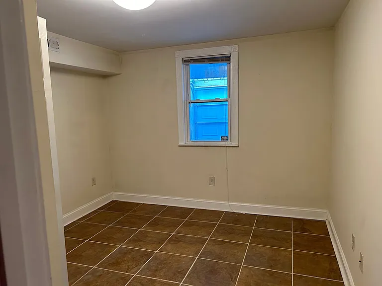 1112 Oates St NE #B — Photo 16