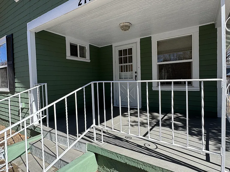 2723 Wood Ave — Photo 4