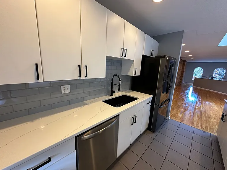 Collins Ave 241-243 MLR — Photo 9