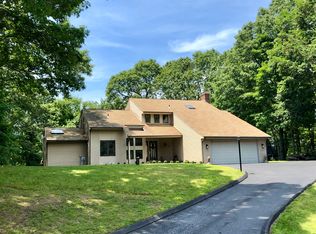 26 Wildwood Dr, Old Lyme, CT 06371