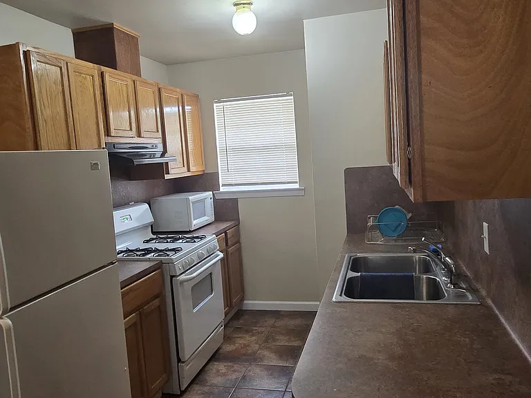 2116 Fairchild St #C — Photo 6