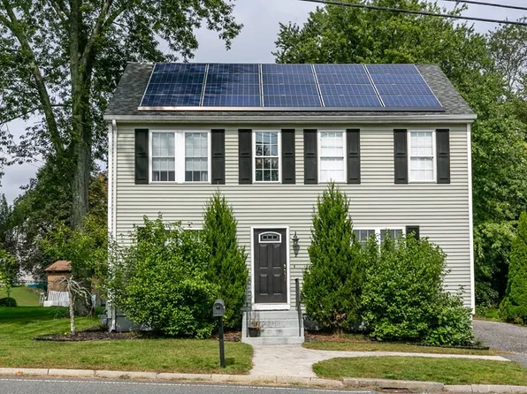 2 Dilla St, Milford, MA 01757